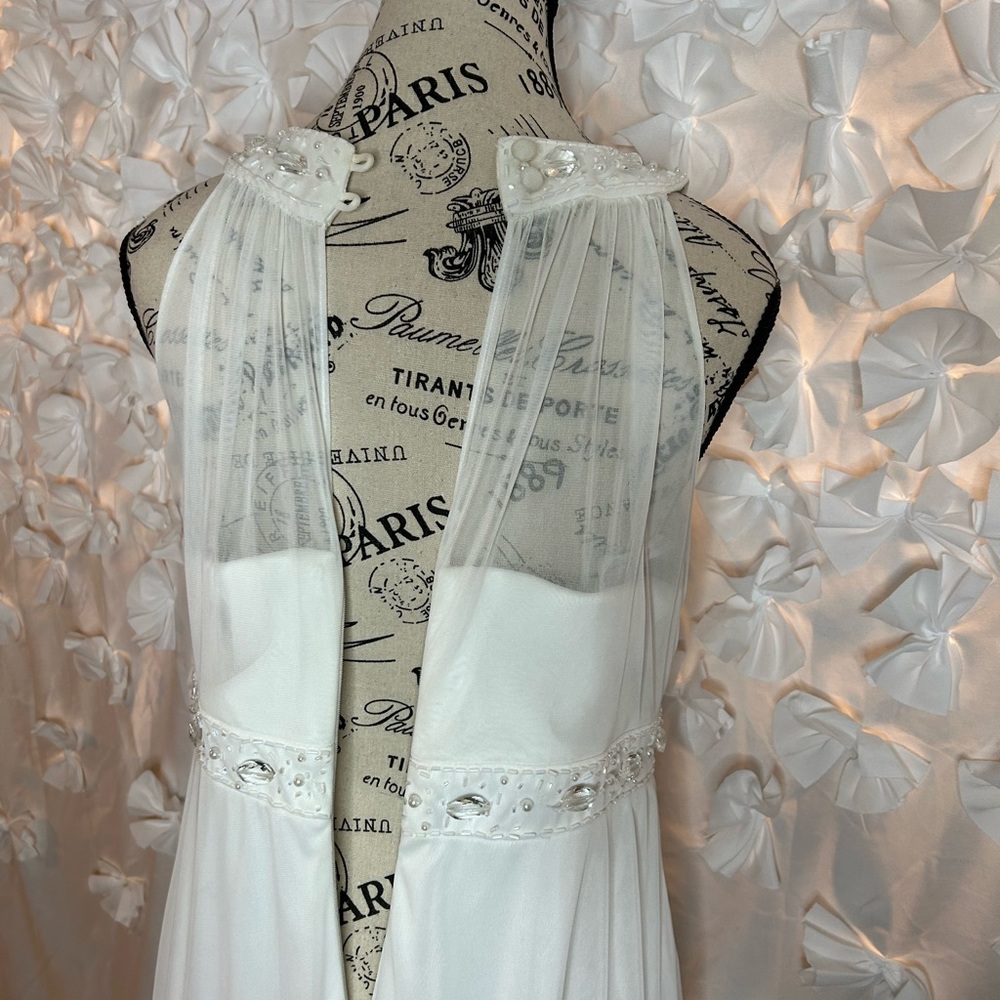 Wedding Dress - Picture 8 of 11